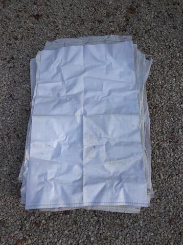 Stevige zakken  beschikbaar voor biedingen