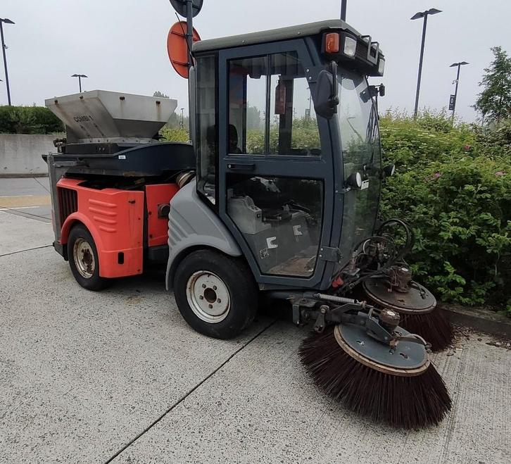 Balayeuse Hako avec épandeur, Jardin & Terrasse, Balayeurs, Utilisé, Enlèvement
