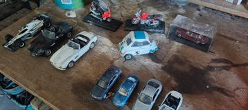 Modelautos schaal 1:24 en 1:18 beschikbaar voor biedingen