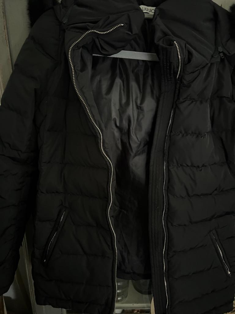 Liu-Jo zwarte jas met capuchon 38, Kleding | Dames, Jassen | Winter, Gedragen, Maat 38/40 (M), Zwart, Ophalen