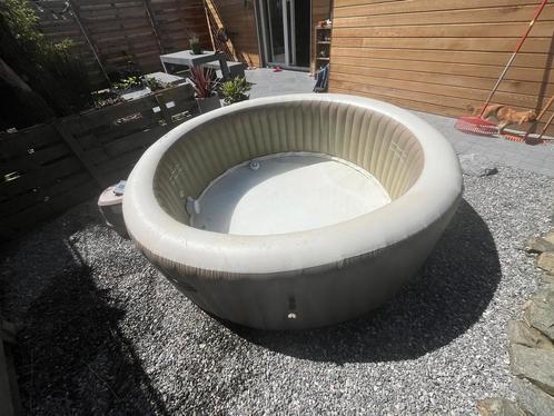 Jacuzzi Intex de 8 personnes, Jardin & Terrasse, Jacuzzis, Utilisé, Filtre, Enlèvement ou Envoi