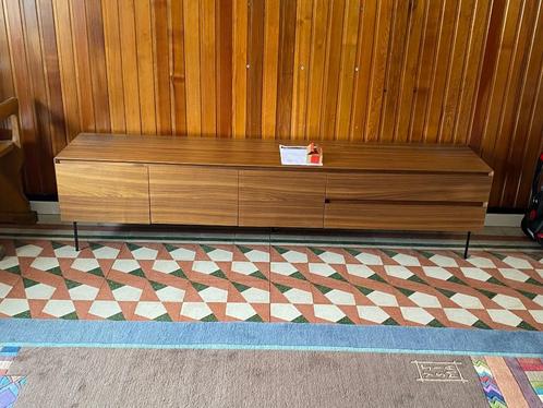 Tv-kast Juntoo Walnoot als nieuw, Huis en Inrichting, Kasten |Televisiemeubels, Zo goed als nieuw, Minder dan 100 cm, 200 cm of meer
