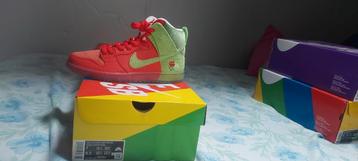 Nike dunk high Sb strawberry Cough maat 40 beschikbaar voor biedingen