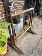 Twee metselaarsschragen, Ophalen
