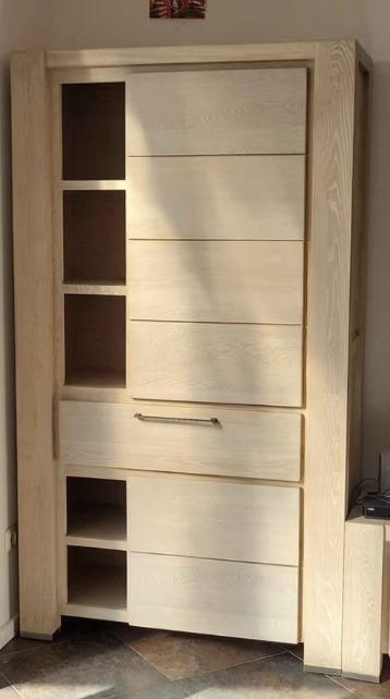 Volhouten vitrinekast (olm), Huis en Inrichting, Kasten | Vitrinekasten, Zo goed als nieuw, 150 tot 200 cm, 100 tot 150 cm, 25 tot 50 cm