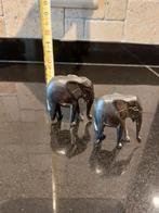 2 petits éléphants en bois dur, Ophalen, Gebruikt