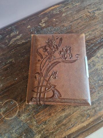 Antiek Victoriaans Fotoalbum beschikbaar voor biedingen