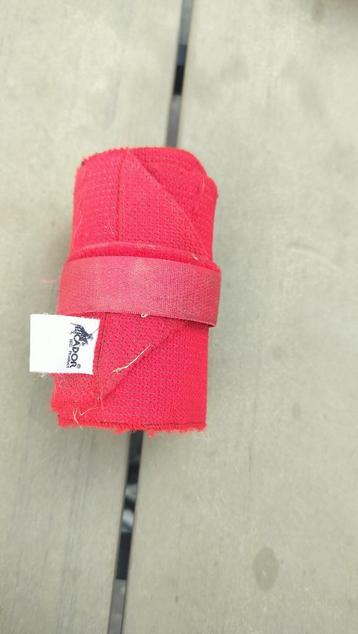 Rode bandages beschikbaar voor biedingen