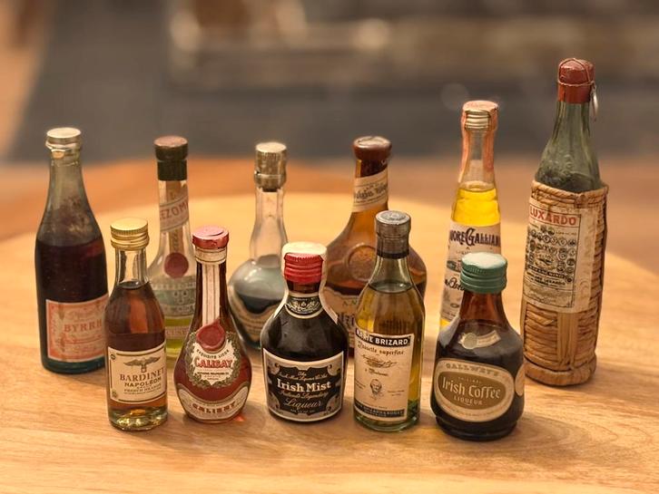 Drank en miniatuursterke drank, Antiek en Kunst, Kunst | Overige Kunst, Ophalen of Verzenden