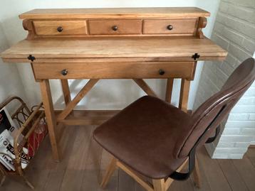 Atlanta secretaire met stoel beschikbaar voor biedingen