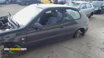 Portier 2Deurs links van een Toyota Corolla (FR16) beschikbaar voor biedingen