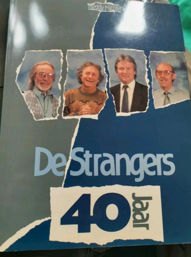 De Strangers 40 jaar jubileum Boek tot 1991, Collections, Musique, Artistes & Célébrités, Comme neuf, Livre, Revue ou Article