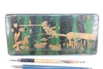 Houten pennenbakje met Aziatische decoratie: visser en zwane, Antiek en Kunst, Ophalen of Verzenden