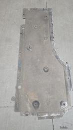 Bodemplaat onderplaat zijdelings links BMW 1 serie E88 51757, Gebruikt, -, -, Ophalen of Verzenden