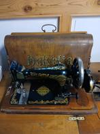 Machine à coudre mécanique manivelle Helvetia soldé, Enlèvement