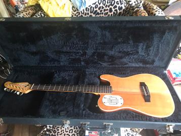 Godin Acousticaster luxe versie begin 90ies