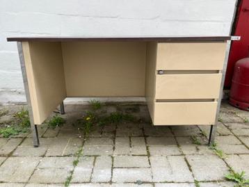 Bureau métal beschikbaar voor biedingen