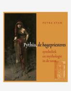 Boek Pythia de hogepriesteres, Ophalen of Verzenden, Zo goed als nieuw