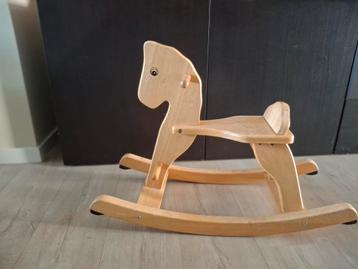Houten hobbelpaard beschikbaar voor biedingen