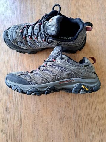 Stapschoenen  beschikbaar voor biedingen