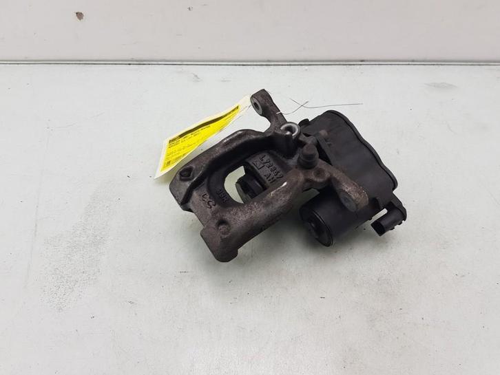 REMKLAUW RECHTS ACHTER CLA Shooting Brake (118.6), Auto-onderdelen, Remmen en Aandrijving, Mercedes-Benz, Gebruikt