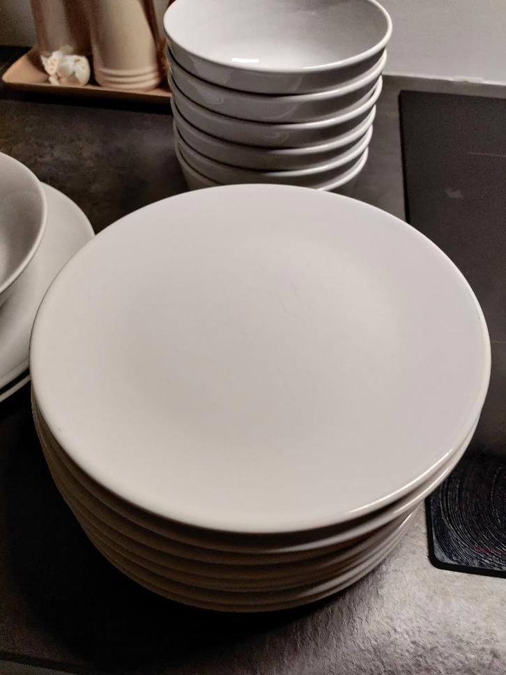 Ikea borden / servies, Maison & Meubles, Cuisine | Vaisselle, Comme neuf, Service complet, Uni, Autres matériaux, Enlèvement