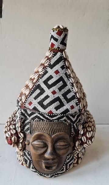 Oud Kuba Congo RDC masker met cowrie schelpen beschikbaar voor biedingen