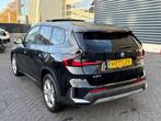 BMW IX1 XDrive30 67 kWh, harman kadon, panoramadak, Auto's, BMW, Automaat, Adaptive Cruise Control, Zwart, Leder