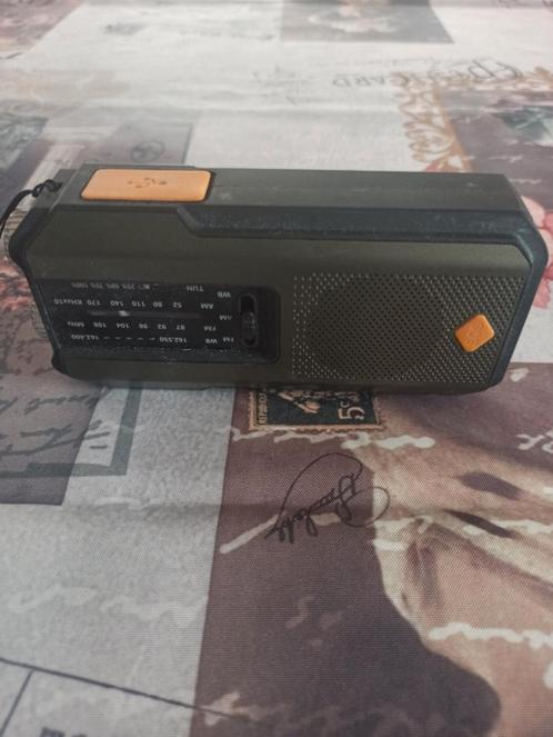 Radio , éclairage,sos, power bank tout en 1, Audio, Tv en Foto, Radio's, Nieuw, Radio, Ophalen of Verzenden