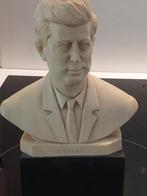 Kennedy buste, Collections, Enlèvement