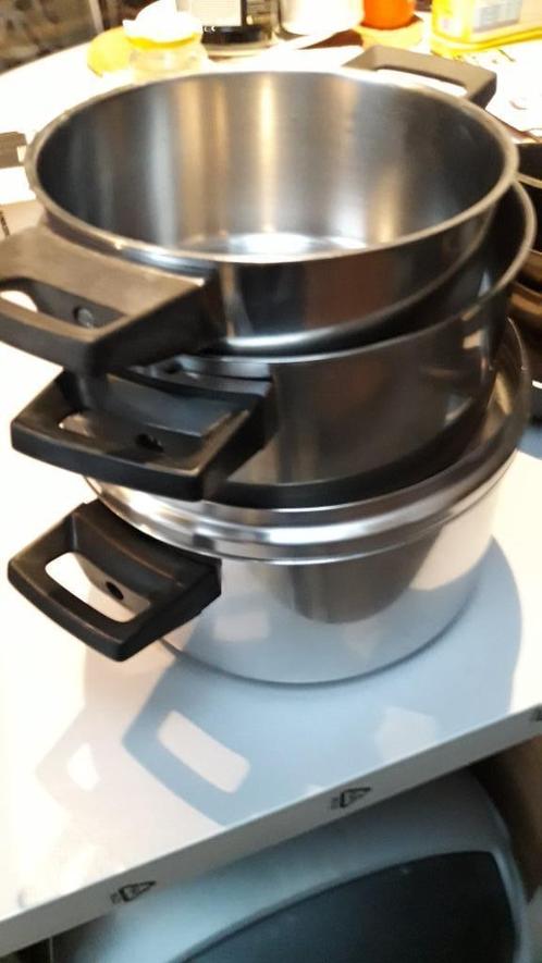 kookpotten Demeyere en ovenschalen Pyrex, Huis en Inrichting, Keuken | Potten en Pannen, Gebruikt, Overige typen, Inox, Ophalen