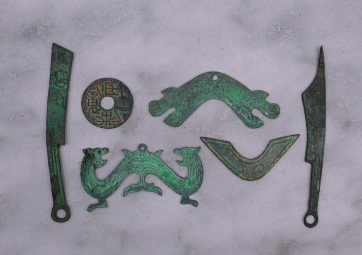 Antieke Chinese Bronzen Munten (6) uit China, Antiek en Kunst, Kunst | Niet-Westerse kunst, Verzenden