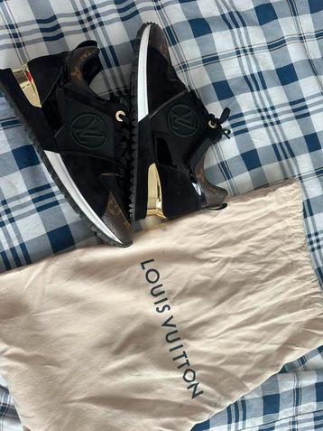 Louis Vuitton damesschoenmodel Run Away beschikbaar voor biedingen