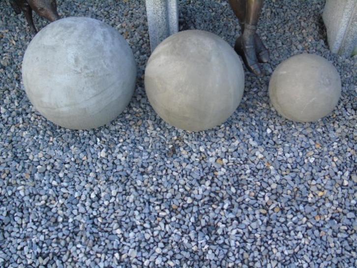 3 boules en pierre gris clair de tailles différentes, Jardin & Terrasse, Statues de jardin, Comme neuf, Autres types, Béton, Enlèvement