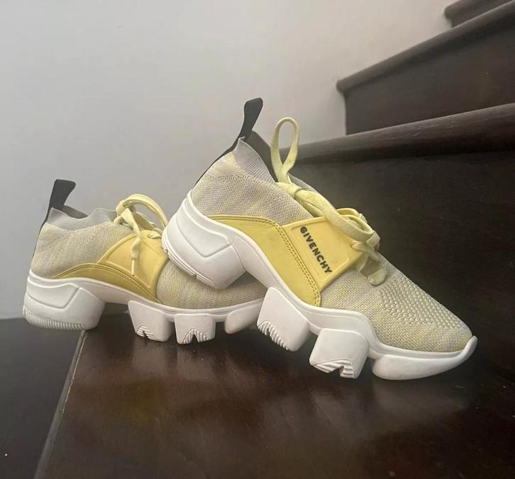 Givenchy sneakers 35, Kleding | Dames, Schoenen, Zo goed als nieuw, Sneakers, Ophalen of Verzenden