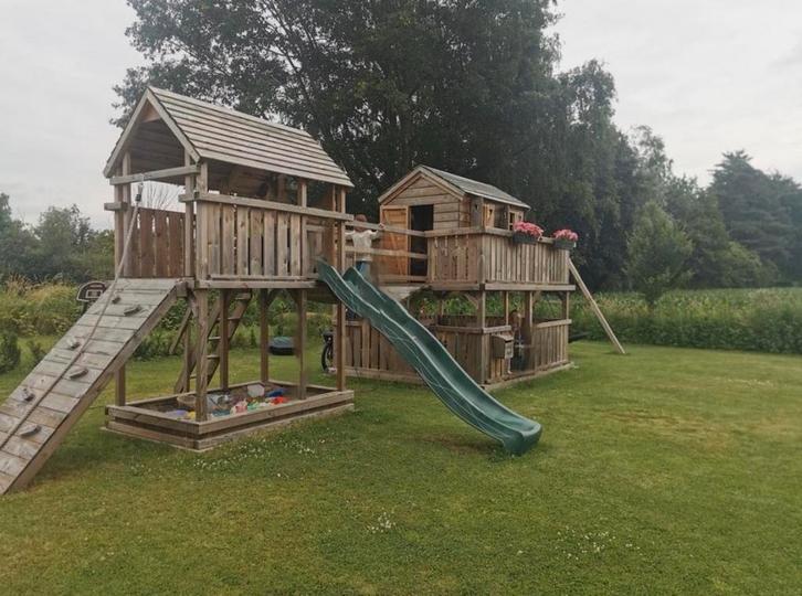 Houten speelhuis, Kinderen en Baby's, Speelgoed | Buiten | Speeltoestellen, Gebruikt, Glijbaan, Klimwand, Loopbrug, Schommel, Zandbak