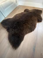 Mooi bruin naturel schapenvachttapijtje, Huis en Inrichting, Stoffering | Tapijten en Vloerkleden, Ophalen, Bruin