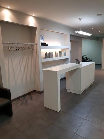Handelsgelijksvloer in Borgerhout te koop  beschikbaar voor biedingen