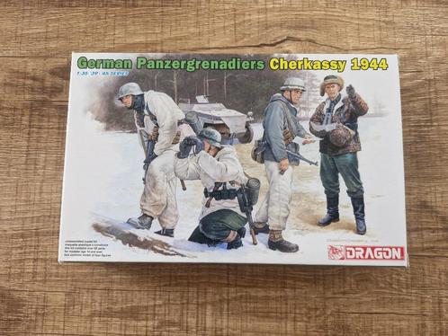 Dragon German Panzergrenadiers Cherkassy 1944 1/35, Hobby en Vrije tijd, Modelbouw | Figuren en Diorama's, Zo goed als nieuw, Figuur of Figuren