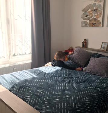 Bed en bijpassend nachtkastje - als nieuw - €50 voor de set beschikbaar voor biedingen