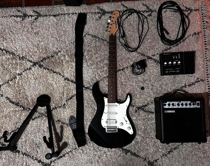 Yamaha EG 112 C met toebehoren., Muziek en Instrumenten, Snaarinstrumenten | Gitaren | Elektrisch, Zo goed als nieuw, Overige merken