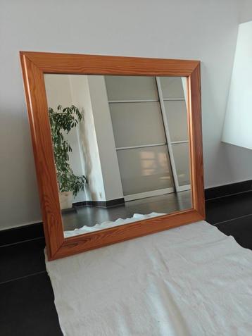 Spiegel te koop beschikbaar voor biedingen
