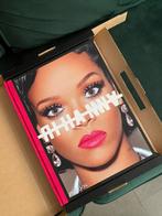 SIGNED/GESIGNEERD - The Rihanna Book van Rihanna, Livres, Livres d'images & Albums d'images, Enlèvement ou Envoi, Livre d'images