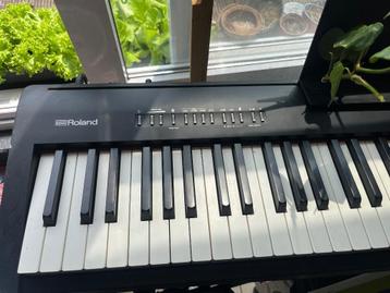 elektrische piano roland beschikbaar voor biedingen