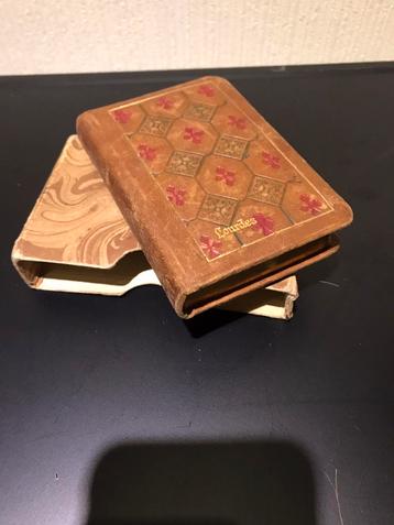 Ancien livre de prière. Très bon état  beschikbaar voor biedingen