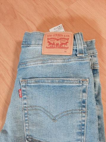 Jeans Levis beschikbaar voor biedingen