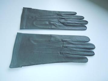 lederen ceremoniehandschoenen beschikbaar voor biedingen