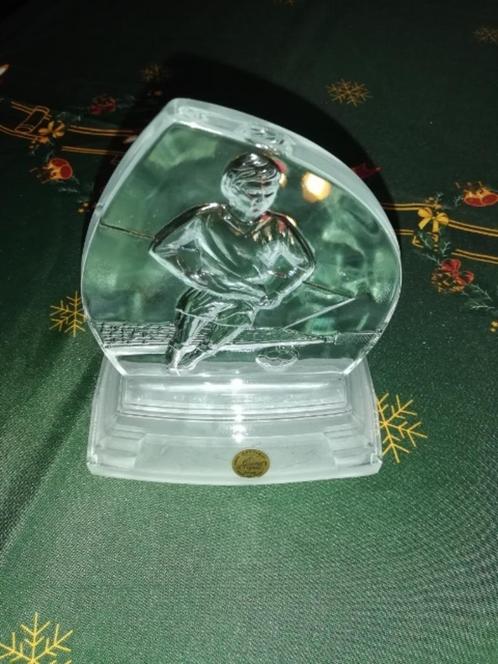 Cristal d'arques sculptuur met afbeelding van voetballer., Antiek en Kunst, Antiek | Glaswerk en Kristal, Ophalen of Verzenden