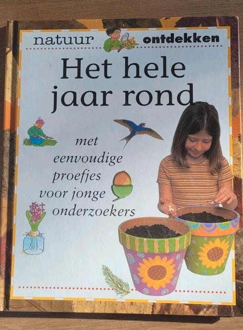 S. Hewitt - Het hele jaar rond, Boeken, Kinderboeken | Jeugd | onder 10 jaar, Zo goed als nieuw, Ophalen of Verzenden