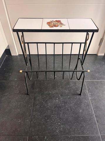 Krantenbak beschikbaar voor biedingen